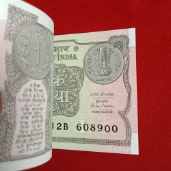 Alternative view of One Rs Bundle L Insert Finace Secretary MR. Ratan P. Watal Year 2016 Year Issue Gem Unc Condition Republic of India 608801