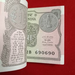 Alternative view of One Rs Bundle L Insert Finace Secretary MR. Ratan P. Watal Year 2016 Year Issue Gem Unc Condition Republic of India 690601