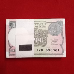 One Rs Bundle L Insert Finace Secretary MR. Ratan P. Watal Year 2016 Year Issue Gem Unc Condition Republic of India 690301