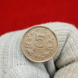 Alternative view of Five Rs Copper Nickel Rare Coin 2004 Year Hyderabad Mint Good Condition 08