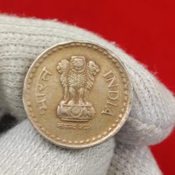 Alternative view of Five Rs Copper Nickel Rare Coin 2004 Year Hyderabad Mint Good Condition 09