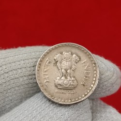 Alternative view of Five Rs Copper Nickel Rare Coin 2004 Year Hyderabad Mint Good Condition 010