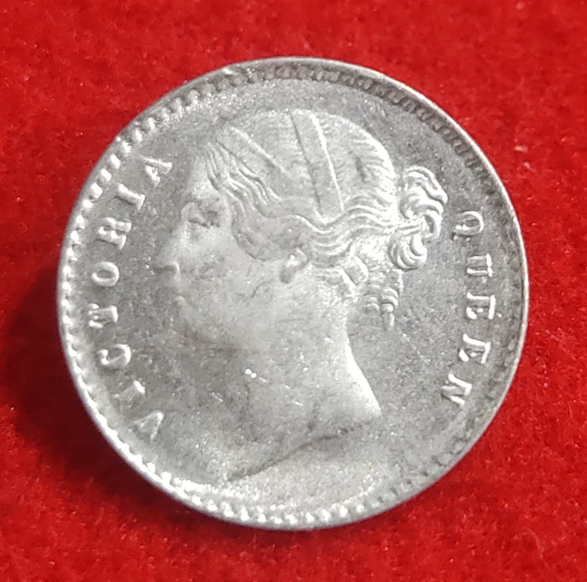 EXTREMELY RARE SILVER TWO ANNA VICTORIA QUEEN DIVIDED LEGEND 1841 WEIGHT 1.46 GMS BRILLIANT UNCIRCULATED (BU) CONDITION - Image 2