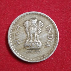 Alternative view of Five Rs Copper Nickel Rare Coin 2004 Year Hyderabad Mint Good Condition 011