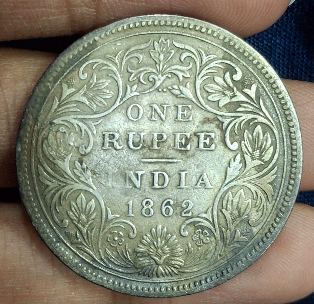 1862 ONE RUPEES VICTORIA BRITISH INDIA SILVER EXTREMELY RARE COIN #A-83