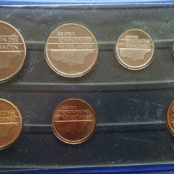 Alternative view of Netherlands, Set of 6 Coins + 1 Token, 1994, Mint Folder. Mint token in the set has some toning, as per the image.