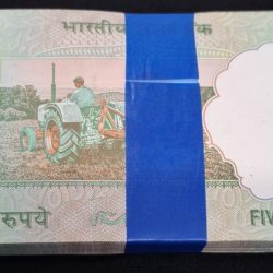 Alternative view of RARE 5 RUPEE BUNDLE STARTING 007 GEM UNC CONDITION SERIAL NO. 007401