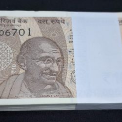 10 RUPEE PACKET GEM UNC CONDITION SERIAL NO. 006701