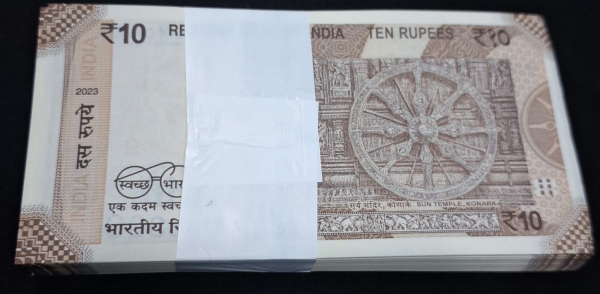 TEN RUPEE PACKET GEM UNC CONDITION STARTING 786 BUNDLE SERIAL NO. 786201 - Image 2