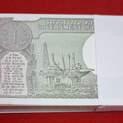 Alternative view of ONE RUPEE PACKET 2018 5 TIMES 22222 GEM UNC CONDITION BUNDLE SERIAL NO. 522201