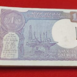 Alternative view of One Rupee Packet 1991 S P Shukla Serial 965301 Chocolate Gem Condition Full Bundle