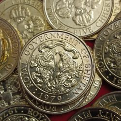 25 CHHERTUM ROYAL GOVERNMENT OF BHUTAN 1979 YEAR 10 PCS GIVEN BUNC CONDITION