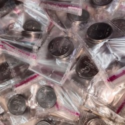 Alternative view of Two Rs Delhi 2010 Asain Games Scare Coins Gem Unc Condition 100 Pcs Given