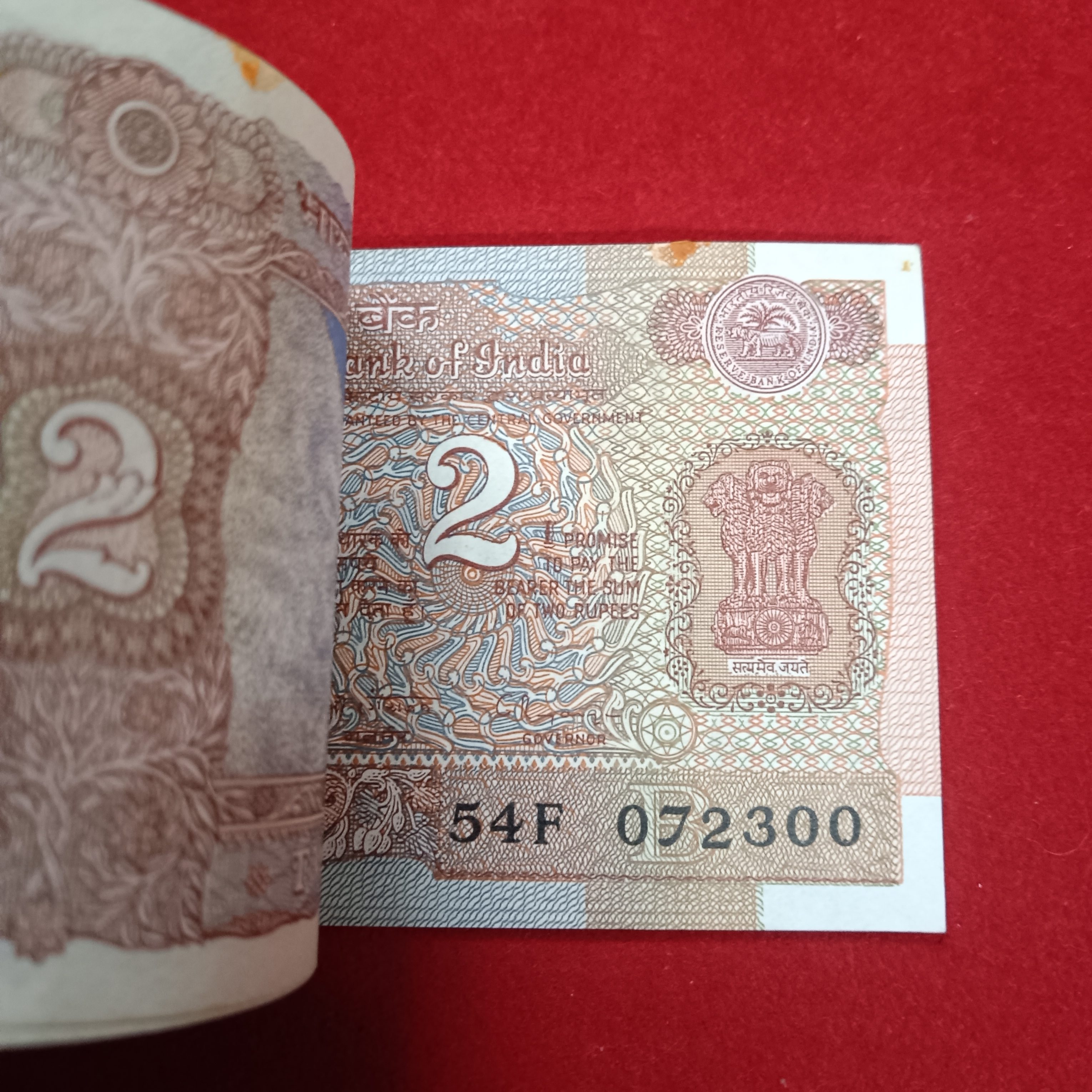 Two Rs Old Satalite Bundle Governor RN Malhotra Unc Condition 072201 - Image 4