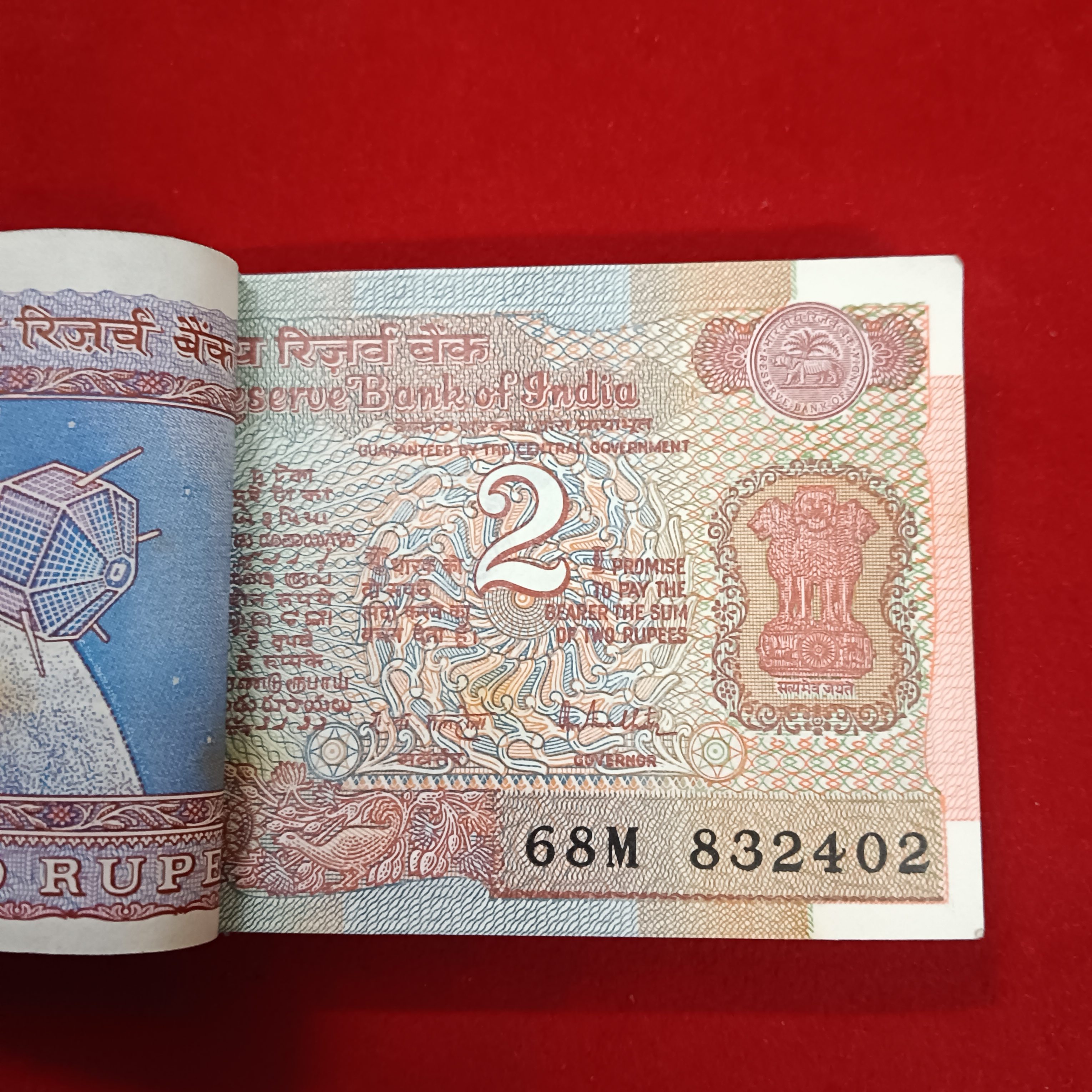 Two Rs Old Satalite Bundle Governor RN Malhotra Unc Condition 832401 - Image 2