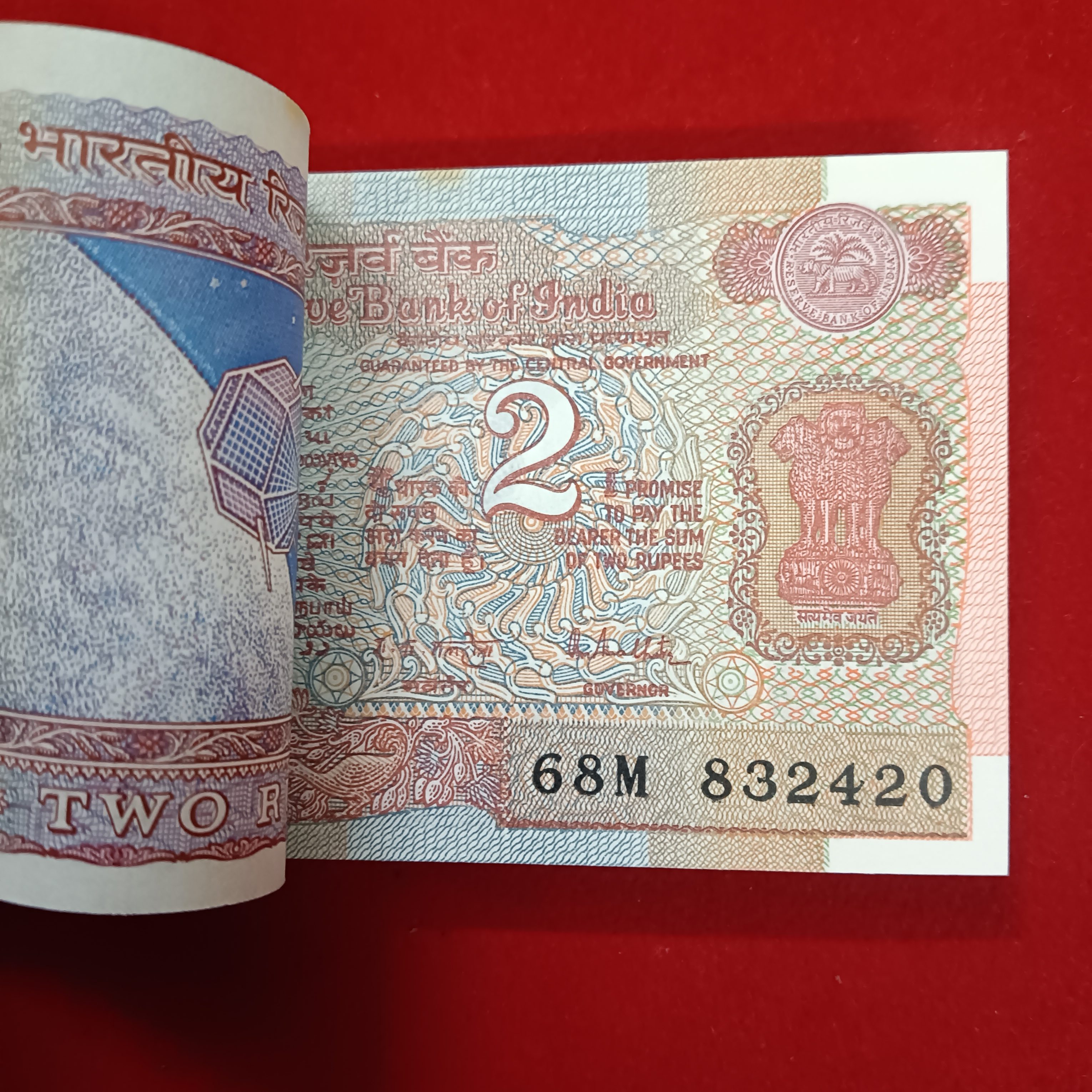 Two Rs Old Satalite Bundle Governor RN Malhotra Unc Condition 832401 - Image 3