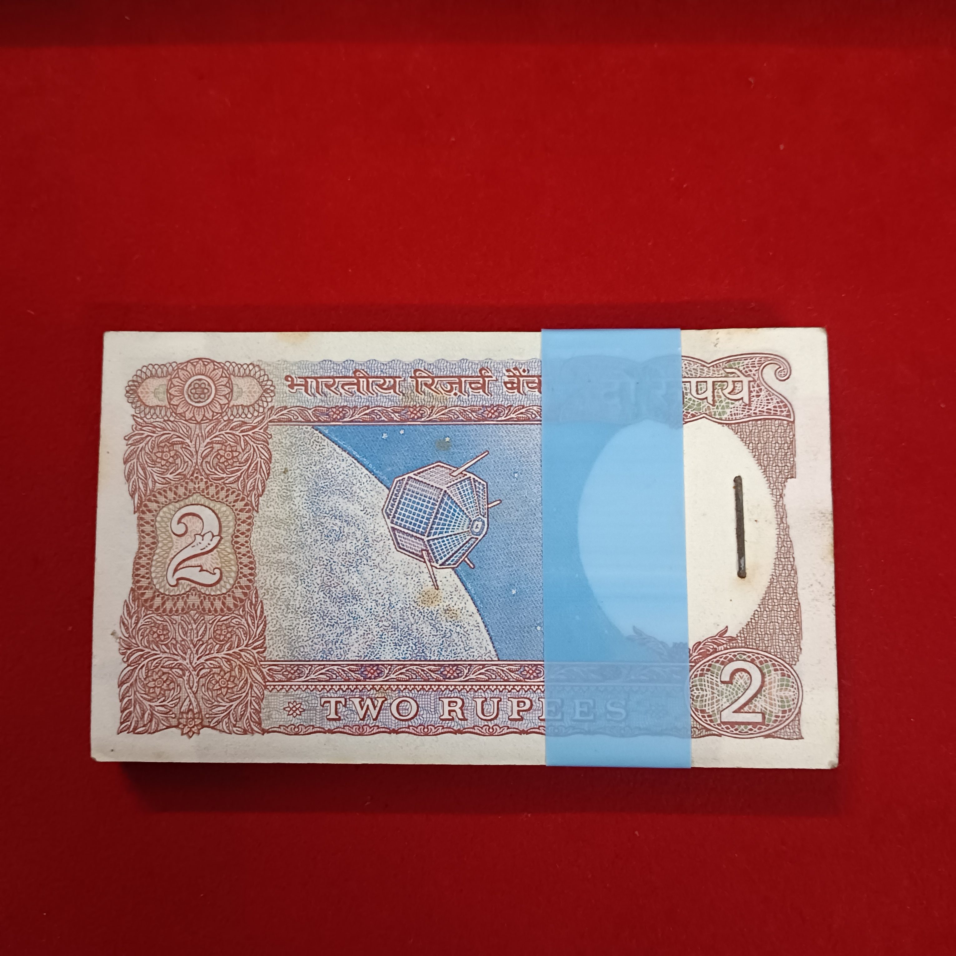 Two Rs Old Satalite Bundle Governor RN Malhotra Unc Condition 832401 - Image 8