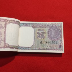 Alternative view of RARE A-15 1 RUPEE BUNDLE 1965 ENDING 786 MILKY WHITE S. Bhootlingam serial B58 544701