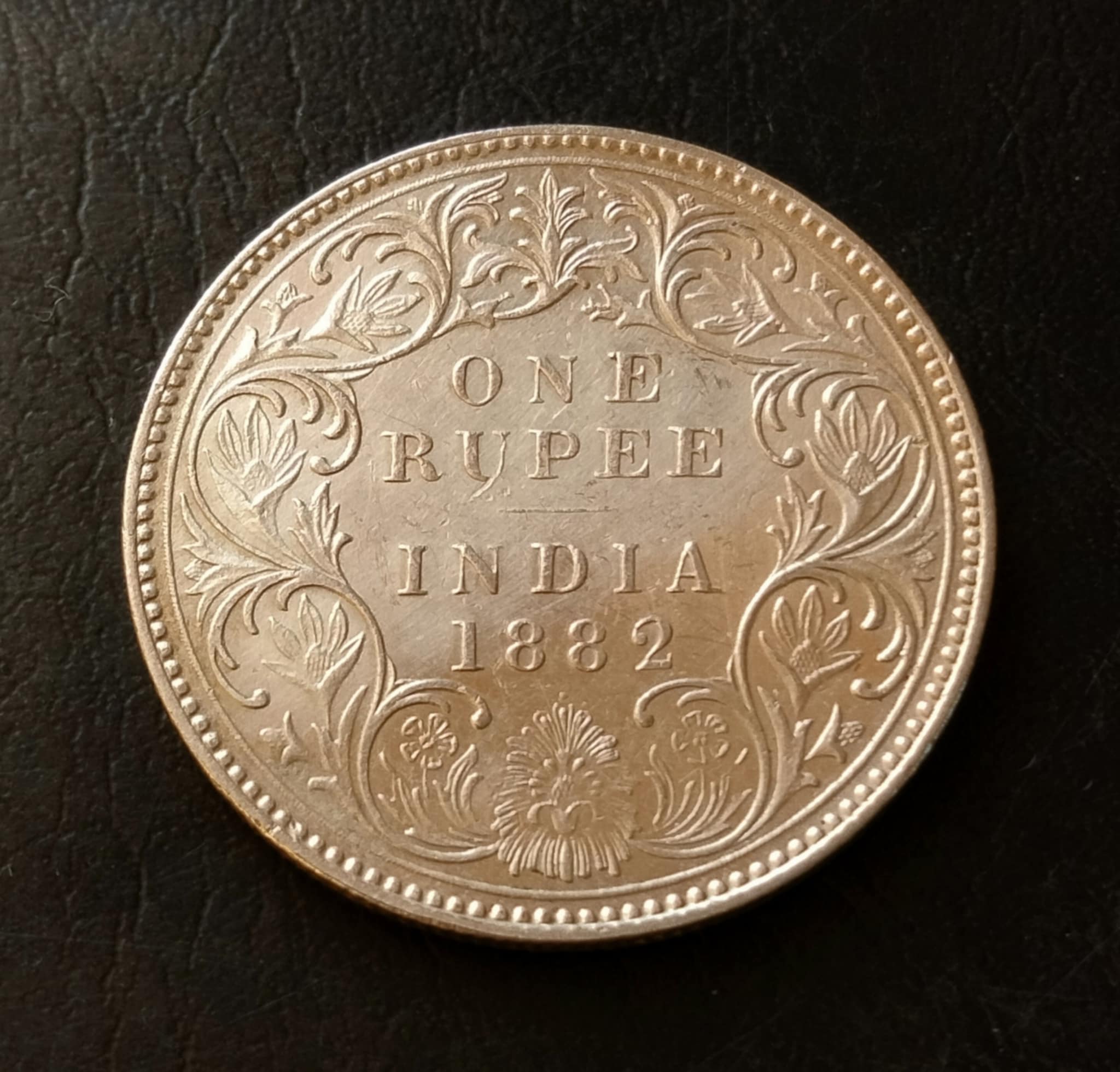 VICTORIA QUEEN 👑👑 1882 WEIGHT 11.5 GM ORIGINAL GAUARANTEE EXCELLENT CONDITION Same and similar piece available