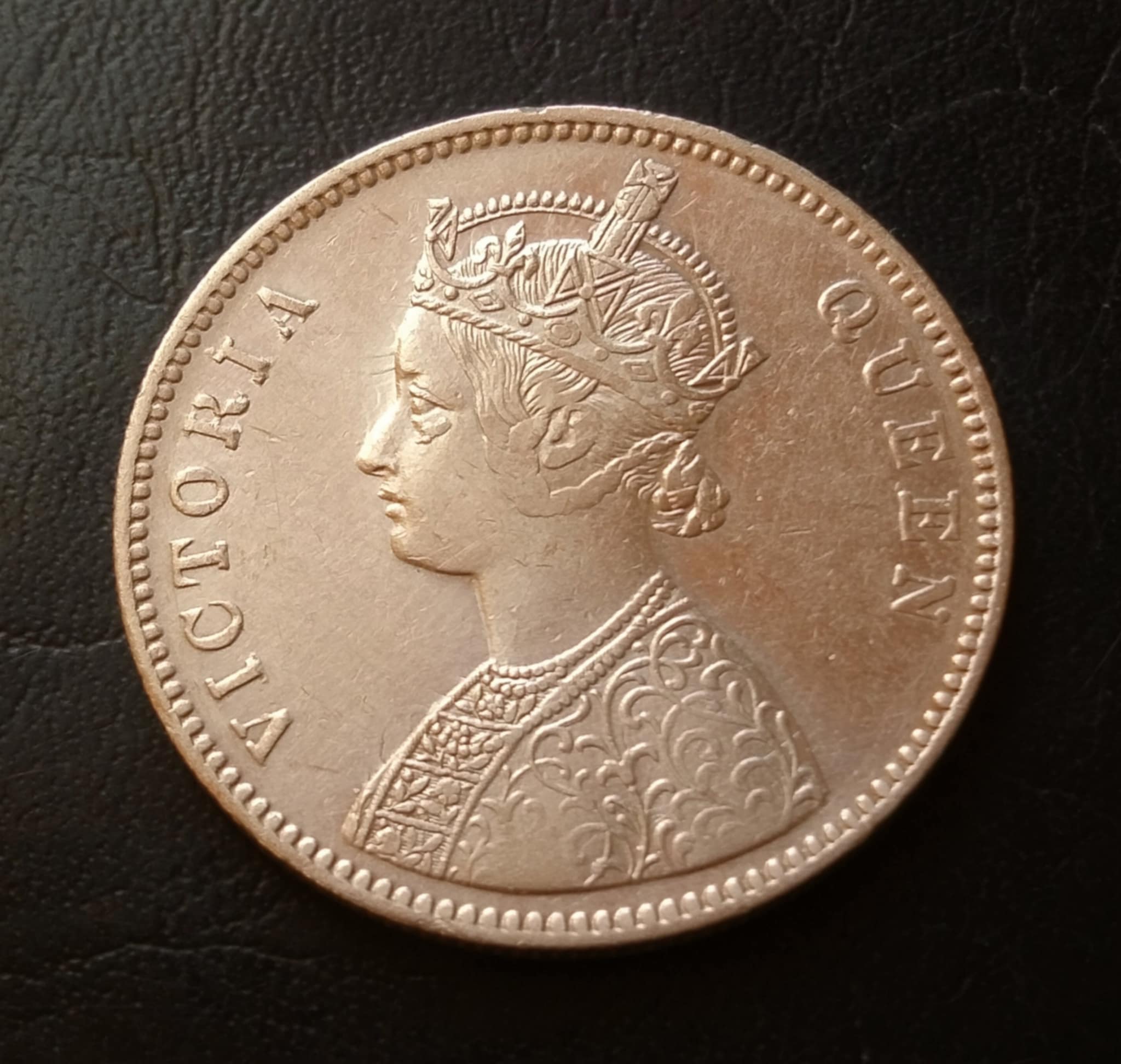 Silver British India Victoria queen 4dot Denomination 1 ₹ Excellent condition Same and similar piece available - Image 3