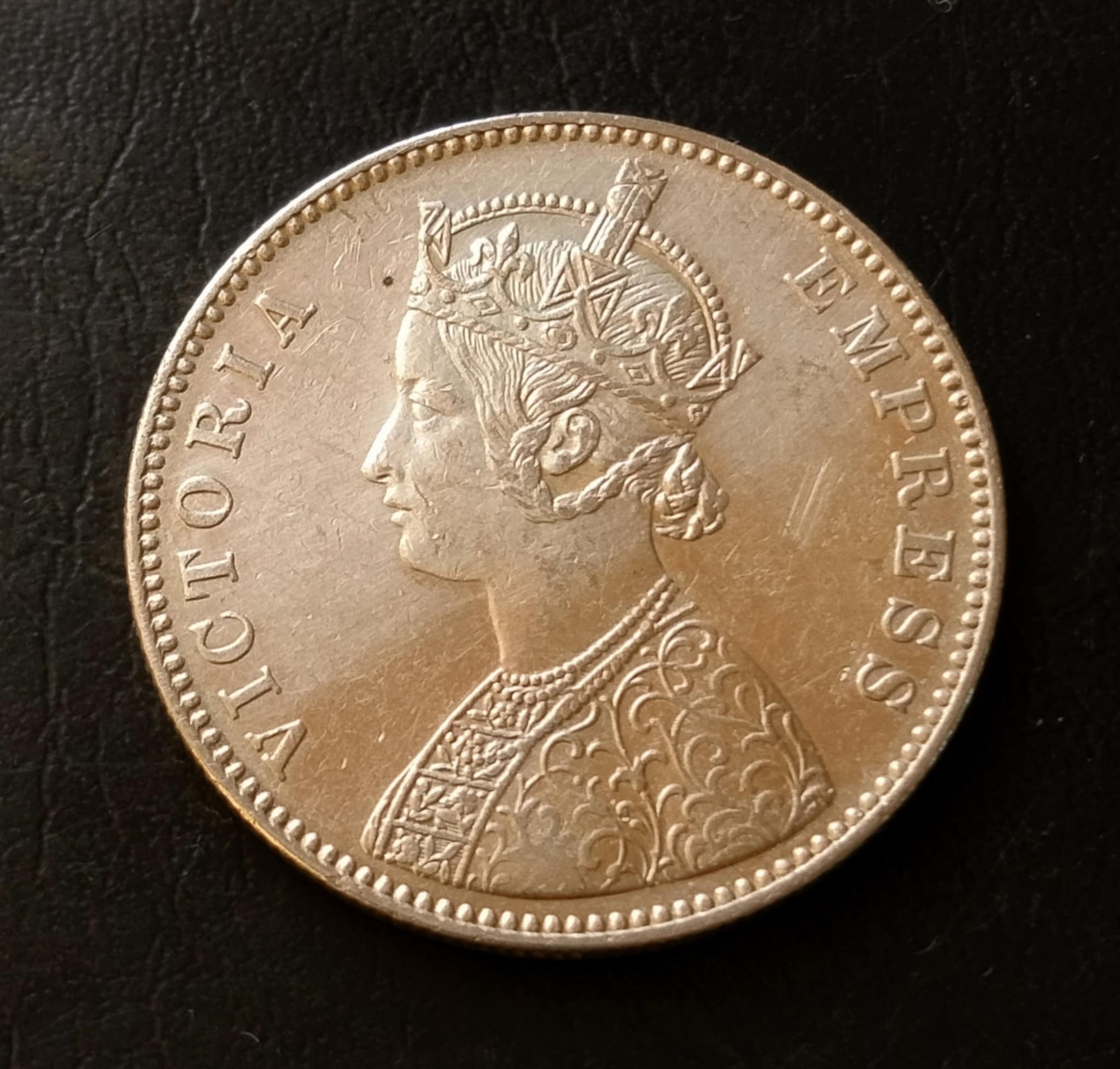 VICTORIA QUEEN 👑👑 1882 WEIGHT 11.5 GM ORIGINAL GAUARANTEE EXCELLENT CONDITION Same and similar piece available - Image 2