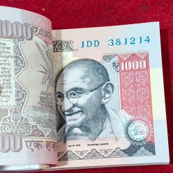 Alternative view of Extremely rare 1000 rupees serial packet Gem 💎 unc packet gov… subbarao (R Insert) packet
