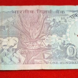 Alternative view of 100 RUPEE NOTE AGRICULTURE ISSUE NOTE (USED) SERIAL NO. 642573