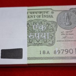 ONE RUPEE PACKET 2020 UNC CONDITION PACKET SERIAL NO. 897901