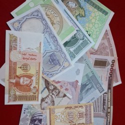 12 FOREIGN NOTES GEM UNC CONDITION