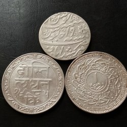 Alternative view of INDIA🇮🇳PRESIDENCY & PRINCELY STATE ........ 1. MEAWAR UDAIPUR. DOSTI 1928 RULER. FATTEH SINGH JI 2 HYDERABAD STATE RULER. NIJAM MIR USMAN ALI 3 BENGAL PRESIDENCY RULER SHAH ALAM MINT FARUKHABAD. If you want to take a piece, you can take it SILVER🥈 ONE ₹. CONDITION. Excellent Same and similar piece available