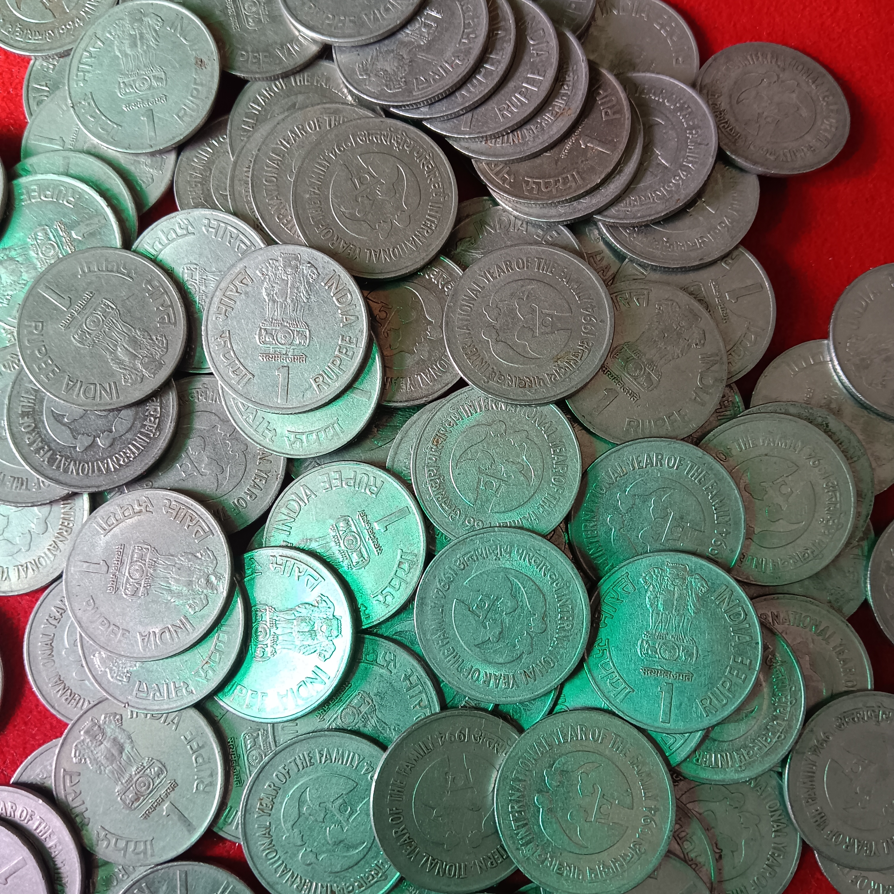 One Rs Scare Coin International Youth Year of the Family 1994 Year FSS 130 Pcs Given Bombay Mint Good Condition - Image 2
