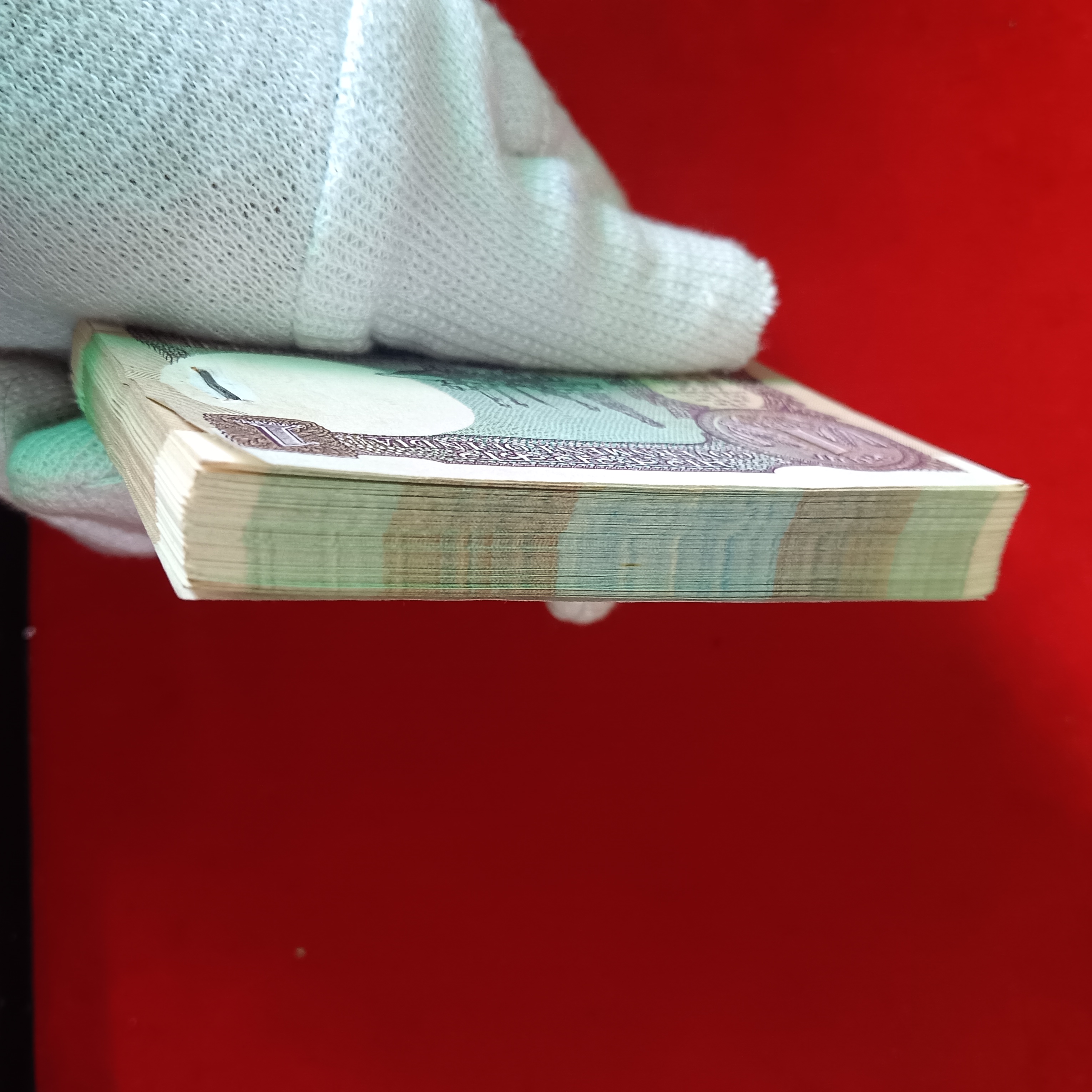 One Rs Big Coin Fancy Number Bundle 030000 Finace Secretary RN Malhotra 1981 Year Unc Condition Bundle 029901 - Image 9