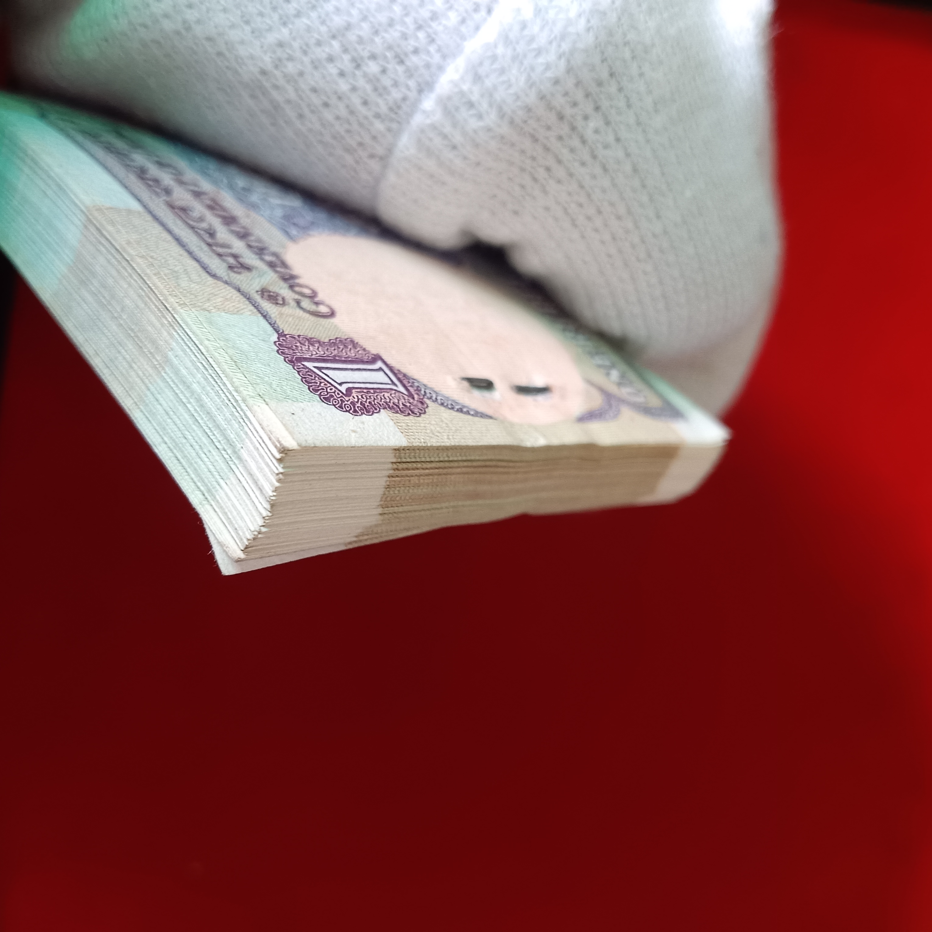 One Rs Big Coin Fancy Number Bundle 030000 Finace Secretary RN Malhotra 1981 Year Unc Condition Bundle 029901 - Image 10