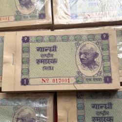 Extremely Rare 1 Rupee Hundi Bundle in GEM UNC Condition Old 100 Currency Note Serial Wise Packet Different Serial No Gaddi Given Gandhi Smarak Nidhi Issue