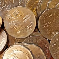 Republic India Denominaton 2 ₹ Gem unc condition Metal copper nickel 100 piece Same and similar piece available