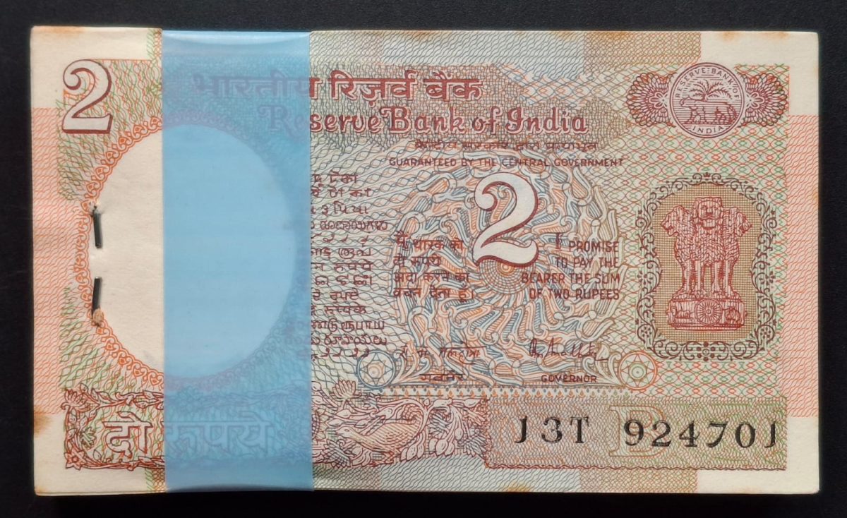 2 Rupees Satellite Issue Governor R.N.Malhotra rare UNC Serial Packet with Fancy Number Ending 786