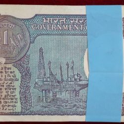 Alternative view of 1 Rupees 1991 Governor Montek Singh Ahluwalia UNC Serial Rare Packet