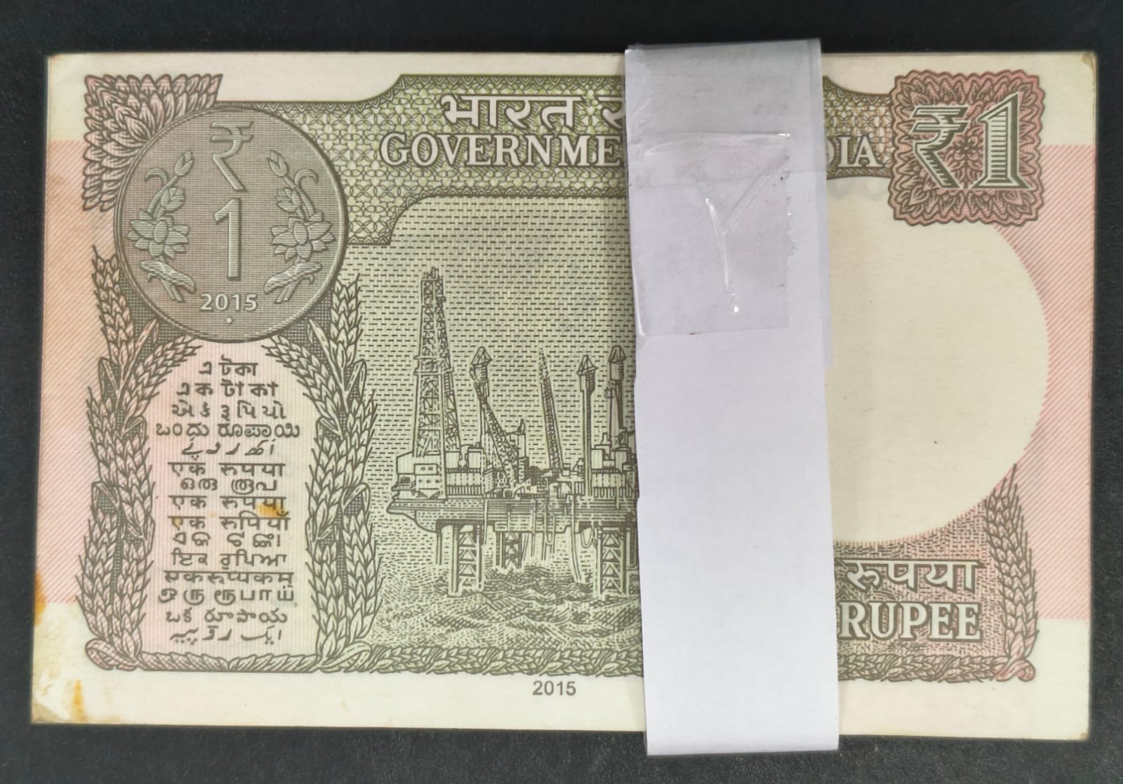 1 RUPEES 2015 GOVERNOR R MEHARSHI RARE UNC SERIAL PACKET WITH FANCY NUMBER ENDING 786 - Image 3