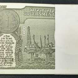 Alternative view of 1 RUPEES 2018 GOVERNOR SUBHASH GARG RARE GEM UNC SERIAL PACKET
