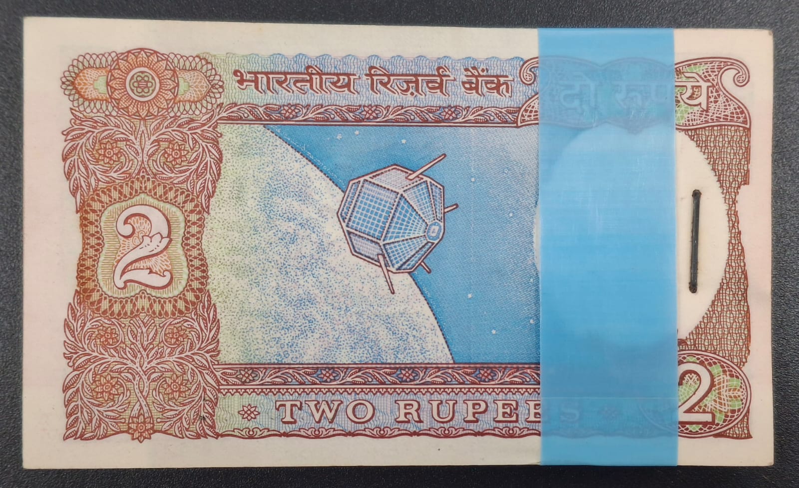 2 Rupees Satellite Issue Governor R.N.Malhotra rare unc Serial Packet