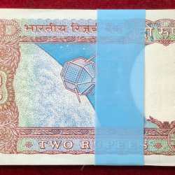 Alternative view of 2 Rupees Satellite Governor R.n.malhotra Rare GEM Serial Packet