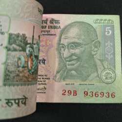 Alternative view of 5 RUPEES GOVERNOR Y.B.REDDY RARE (100 NOTE) SERIAL PACKET WITH DOUBLING FANCY NUMBER 936936