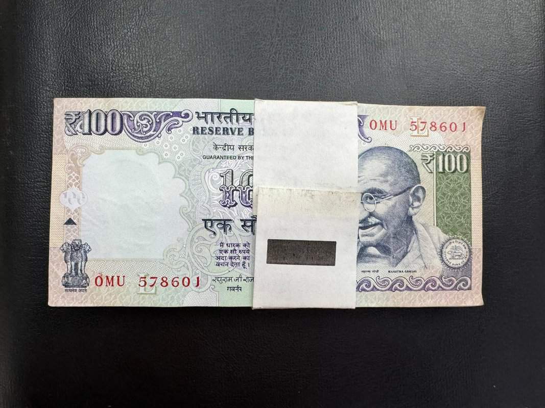 Rs 100/- India Banknote 578601 to 578700 Republic India Banknote Serial Packet GEM UNC Signed By Raghuram G Rajan