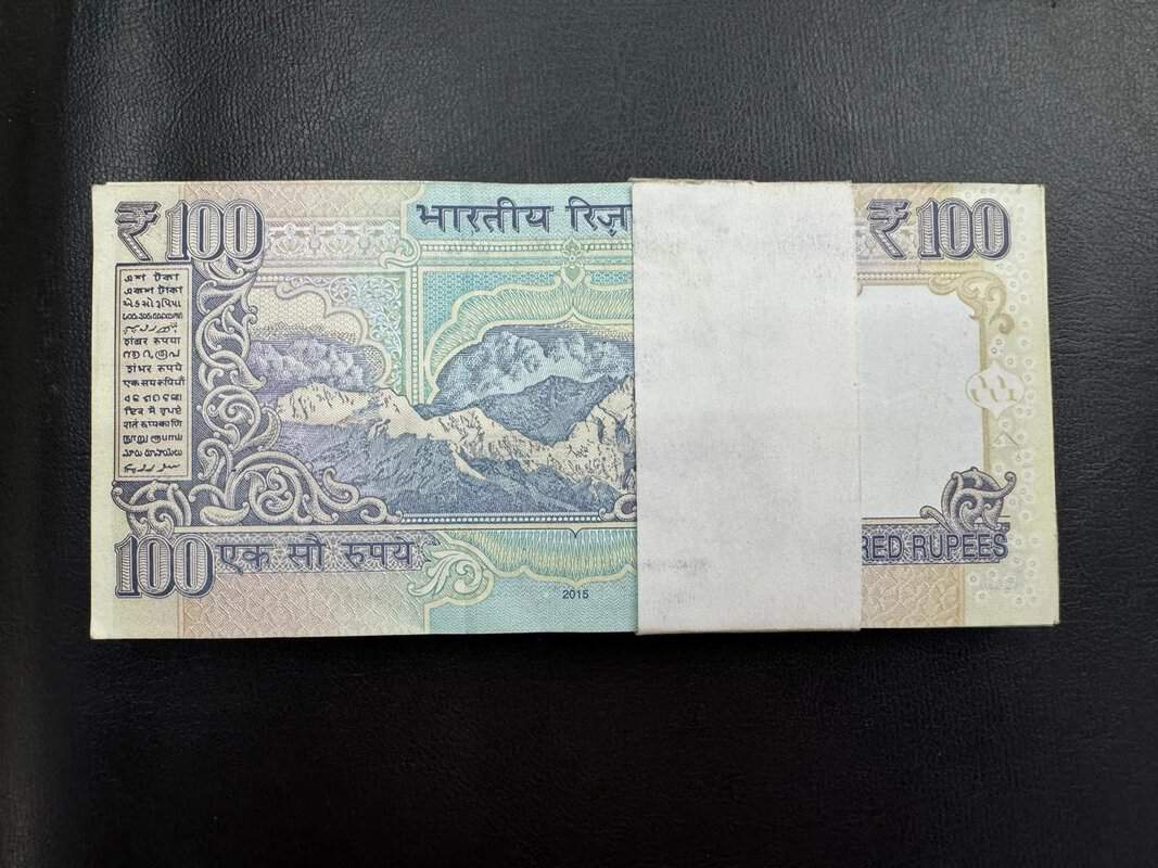 Rs 100/- India Banknote 578601 to 578700 Republic India Banknote Serial Packet GEM UNC Signed By Raghuram G Rajan - Image 2