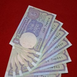 ONE RUPEE NOTE GEM UNC CONDITION STARTING 786 WITH SHIFTING LION RARE NOTEEACH NOTE PRICE 450