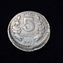 5 RUPEE 1992 OFF CENTRE ERROR COIN #1