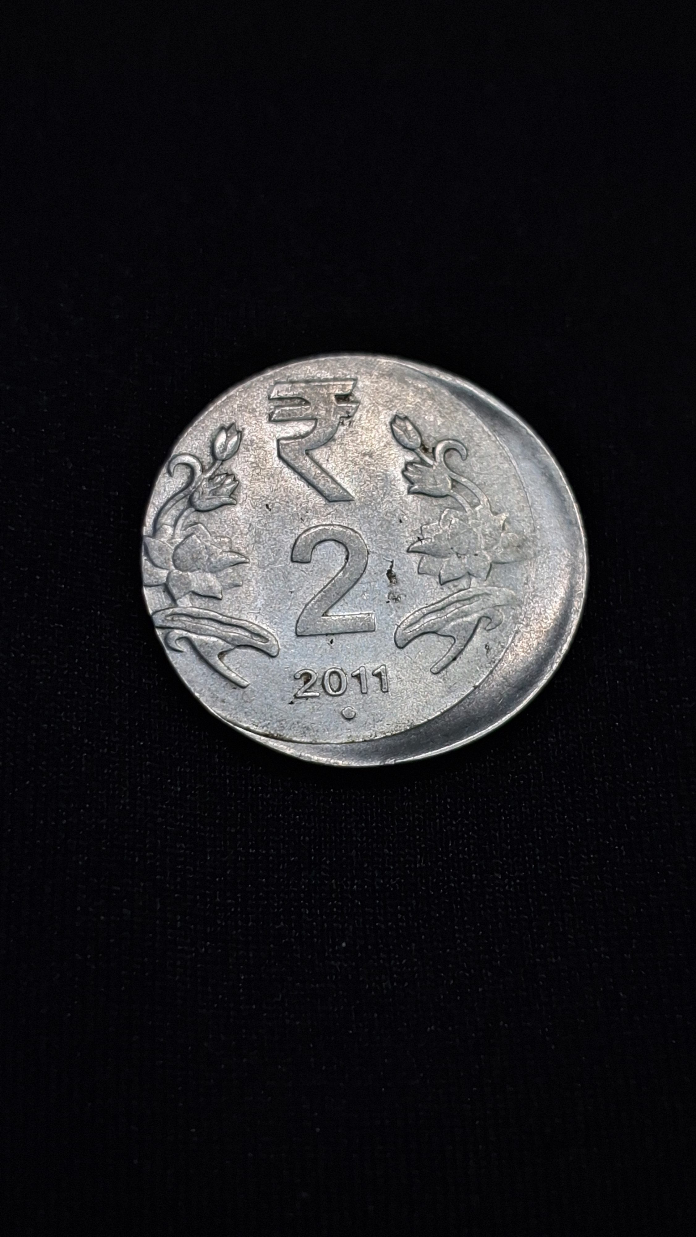 2 RUPEE COIN 2011 NOIDA MINT OFF CENTRE ERROR COIN