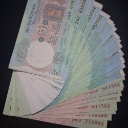 5 RUPEE SIGNATURE SET GEM UNC CONDITION RARE TO FIND ALL NOTE ENDING SAME LAST THREE DIGIT 582