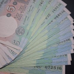 Alternative view of 5 RUPEE SIGNATURE SET GEM UNC CONDITION RARE TO FIND ALL NOTE ENDING SAME LAST THREE DIGIT 516