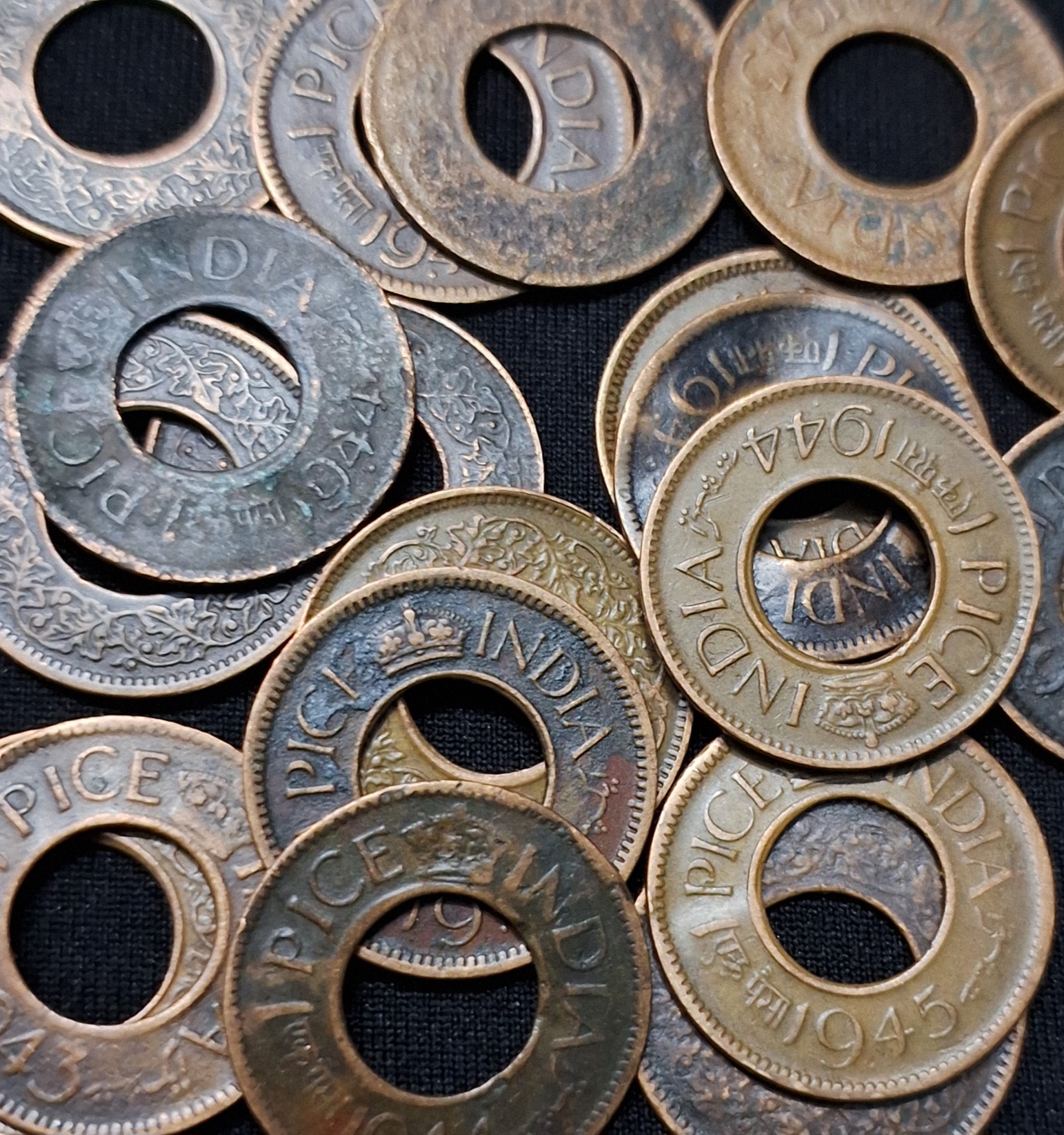 ONE PICE HOLE COIN 2 COIN GIVEN